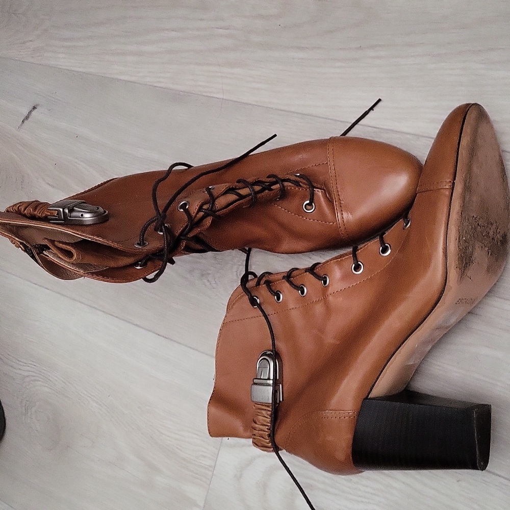 Escada beige leather boots size 39.5